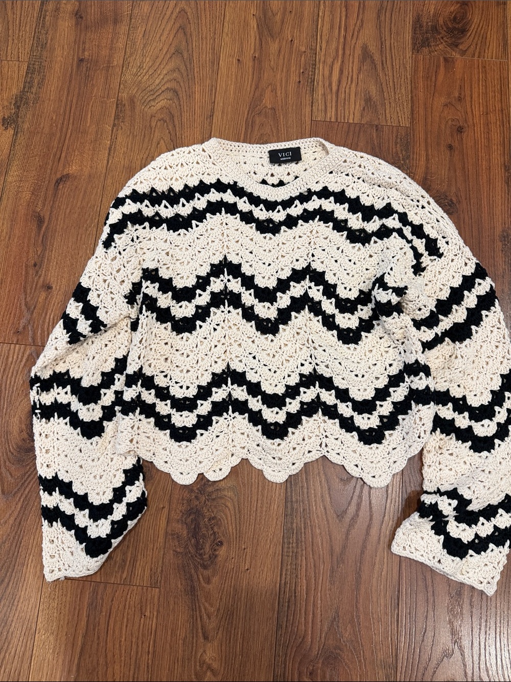 Vici Cropped Crochet Chevron Top - Cream & Black Size M